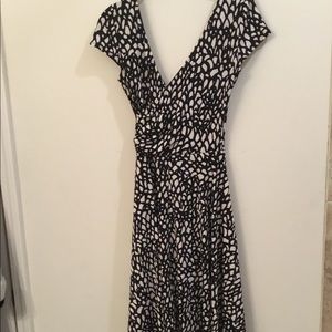 MAGGY LONDON BLACK  & WHITE FAUX WRAP DRESS, SZ 6
